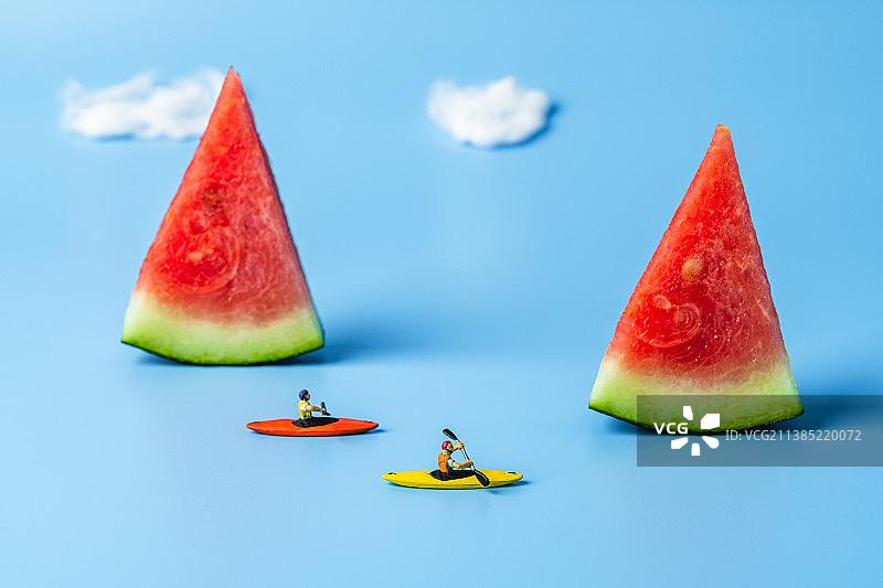 夏日海洋西瓜帆船皮劃艇創意微縮景觀圖片素材