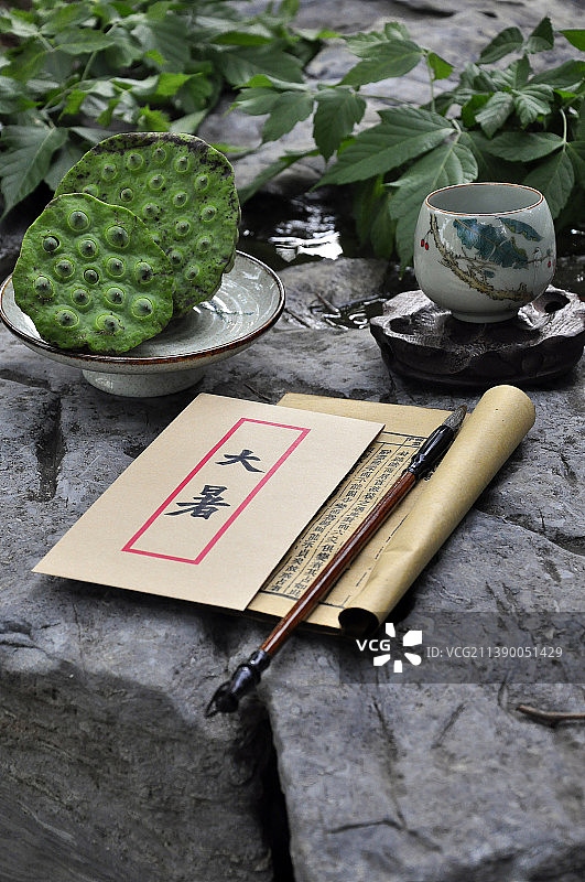 大暑 小暑 處暑 立秋 倒茶 茶文化 茶道 紅茶 茶壺 茶杯 小罐茶 蓮蓬 古籍 中國 書法 美食圖片素材