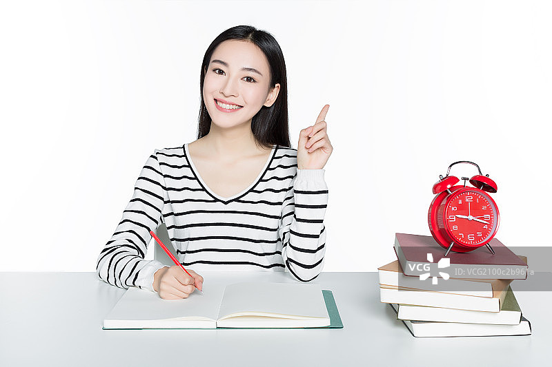 少女单手抬起伸出食指图片素材