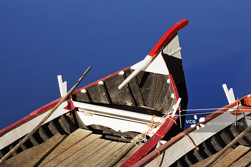 Rowing Boats Moored in Arno River图片素材