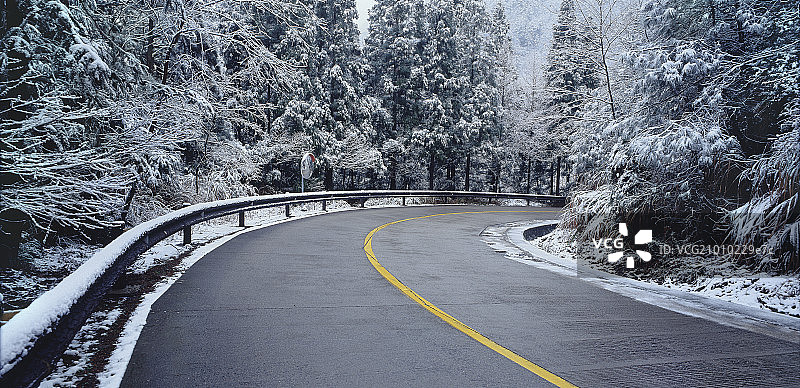 自然景观雪天公路图片素材