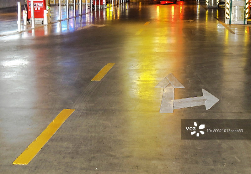 宜家家居地下车库图片素材