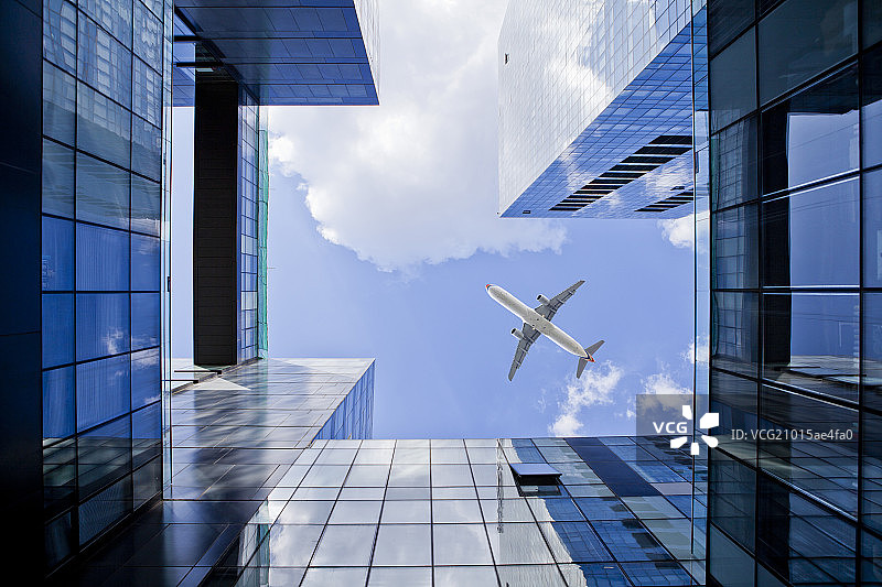 飞跃北京国贸的航班图片素材