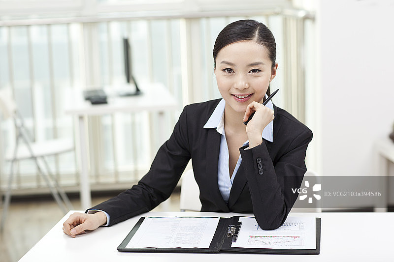 戴耳麦的商务女士图片素材