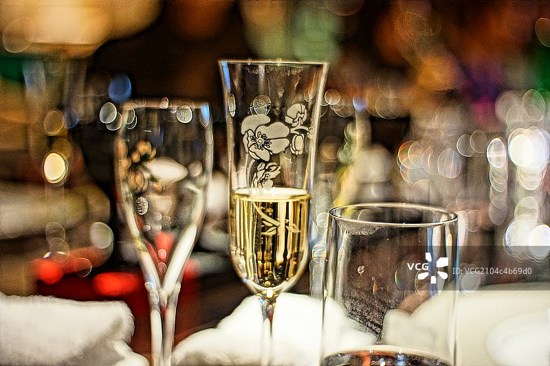 并排的三个玻璃杯图片素材