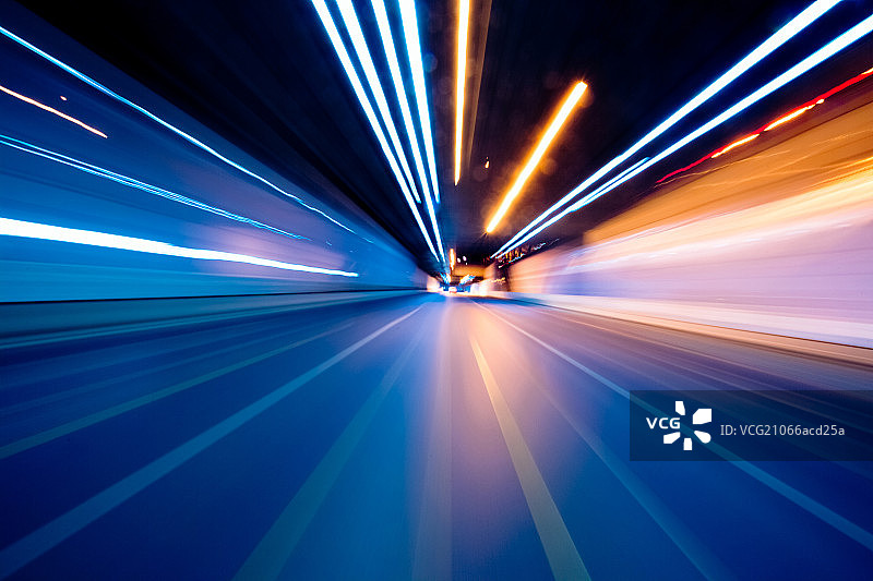 Light Mark of Car Inside the Tunnel图片素材