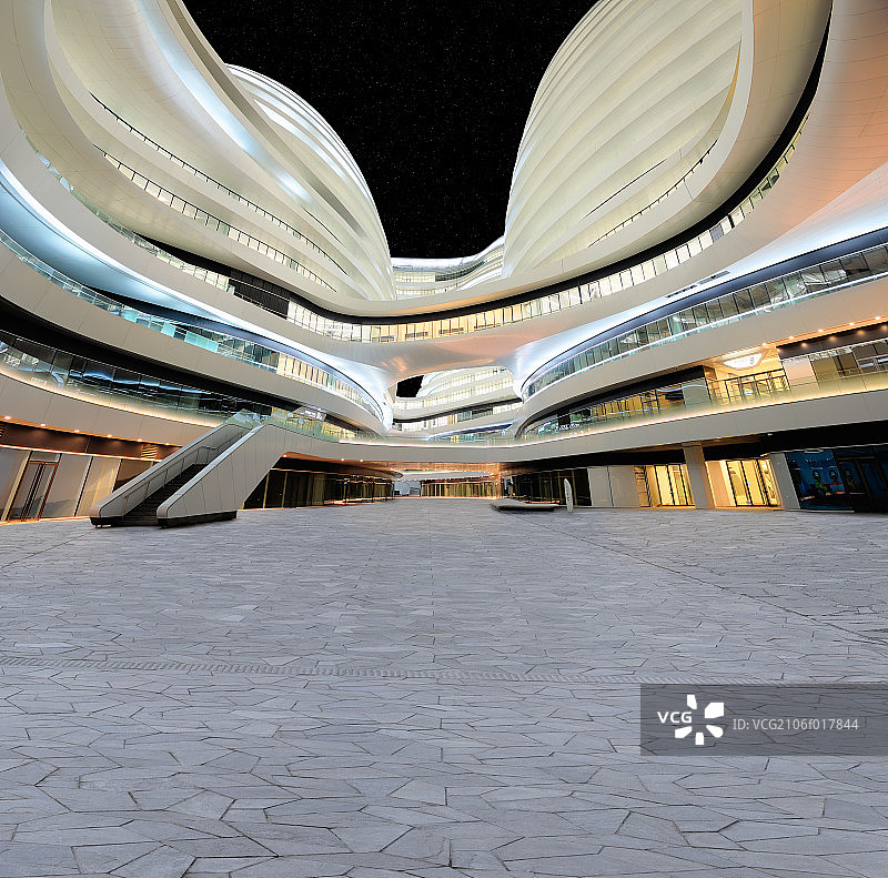 北京新地标建筑银河SOHO广场地面夜景图片素材