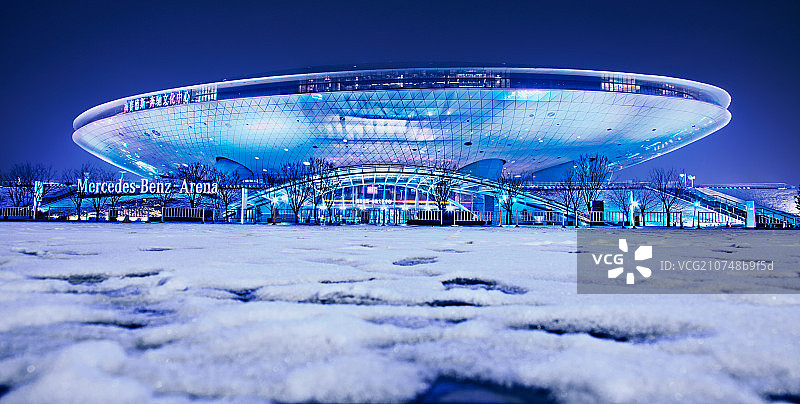 上海文化中心广场雪景图片素材