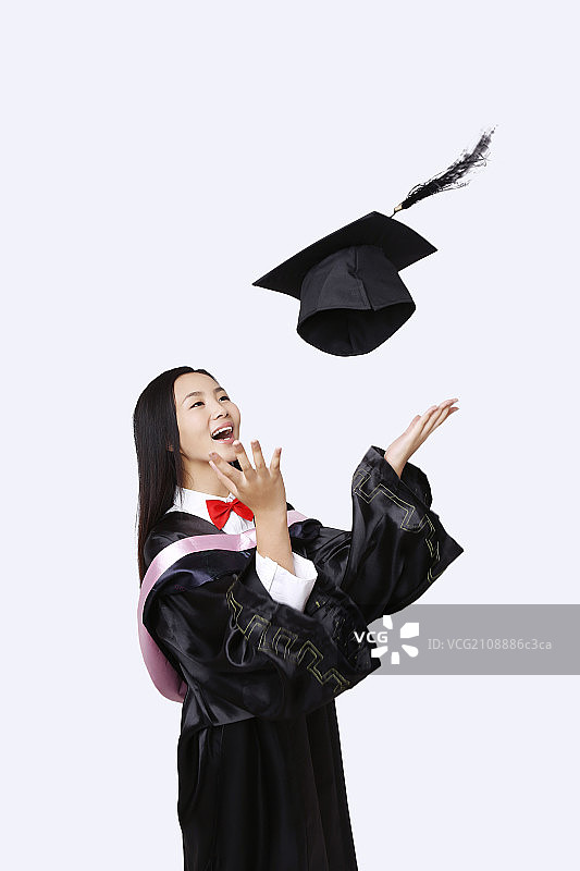 穿学士服的女大学生图片素材