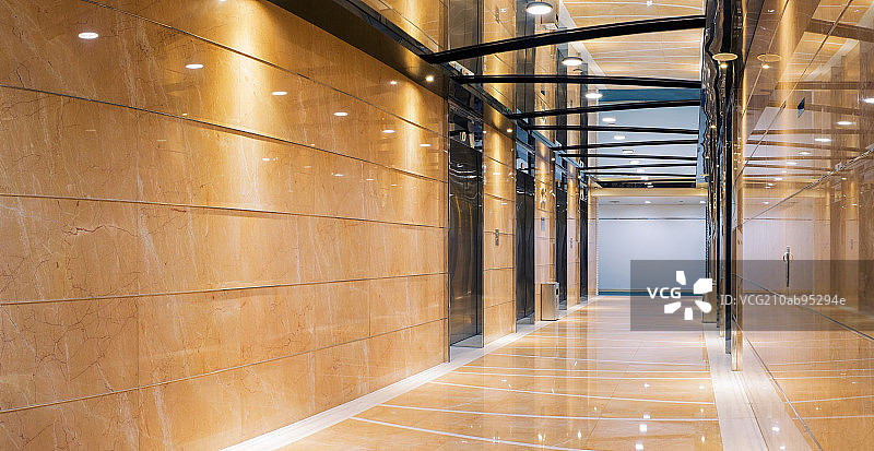 高档商务楼电梯间图片素材