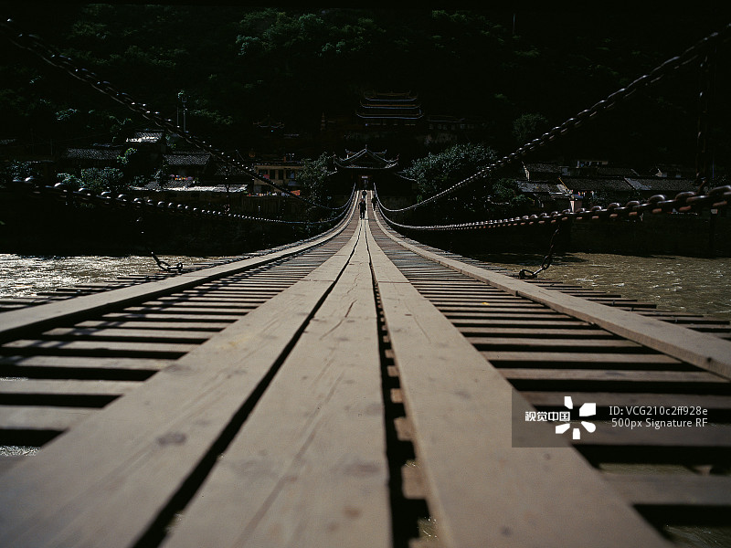 亚洲中国四川省西部的大渡河上泸定桥图片素材