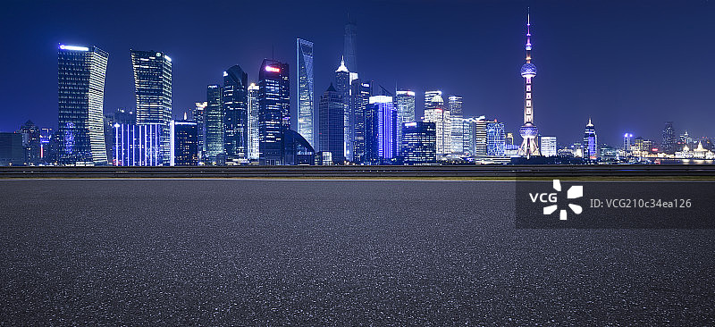 上海浦东陆家嘴外滩夜景和道路地面图片素材