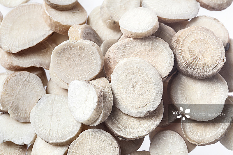 放在桌子上的白芍图片素材