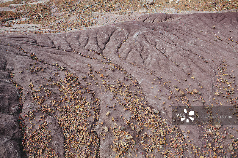 石化林国家公园内彩绘沙漠岩层俯视视角图片素材