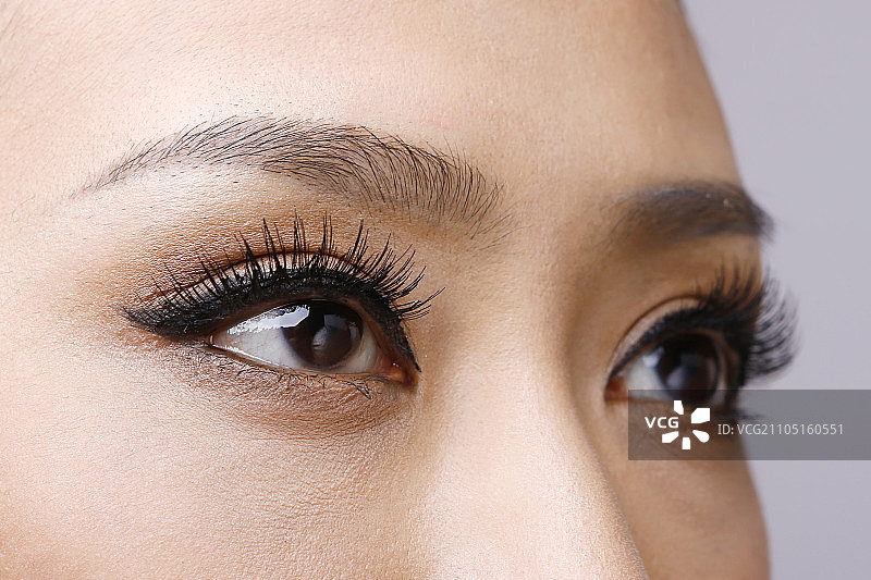 东方年轻女人眼睛特写图片素材