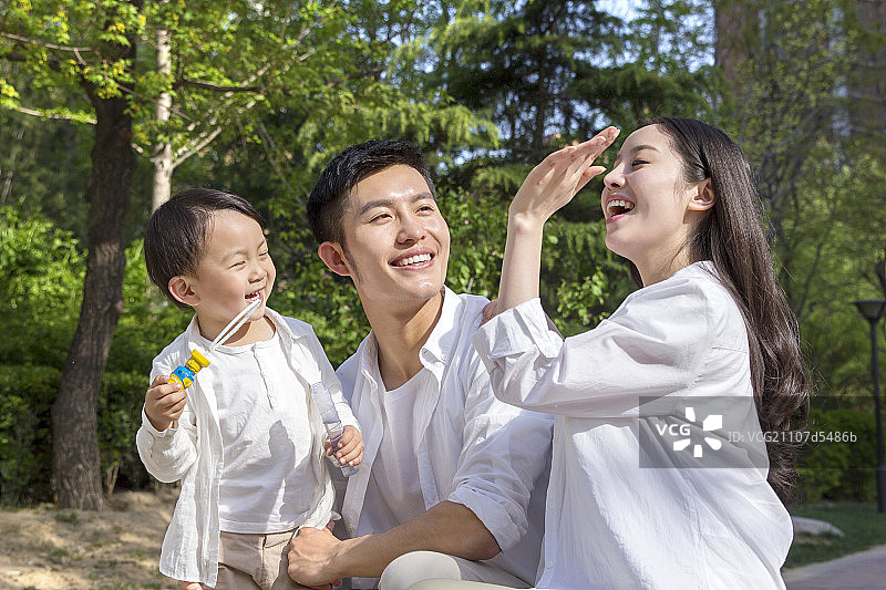 幸福的一家三口图片素材