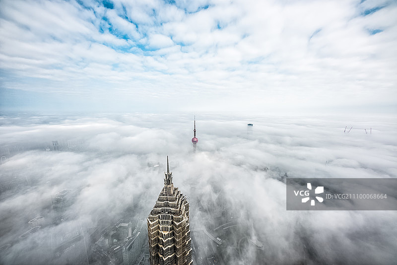 上海陆家嘴平流雾云海图片素材