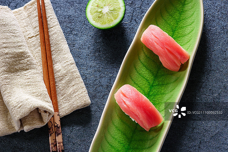 日本料理金枪鱼寿司图片素材