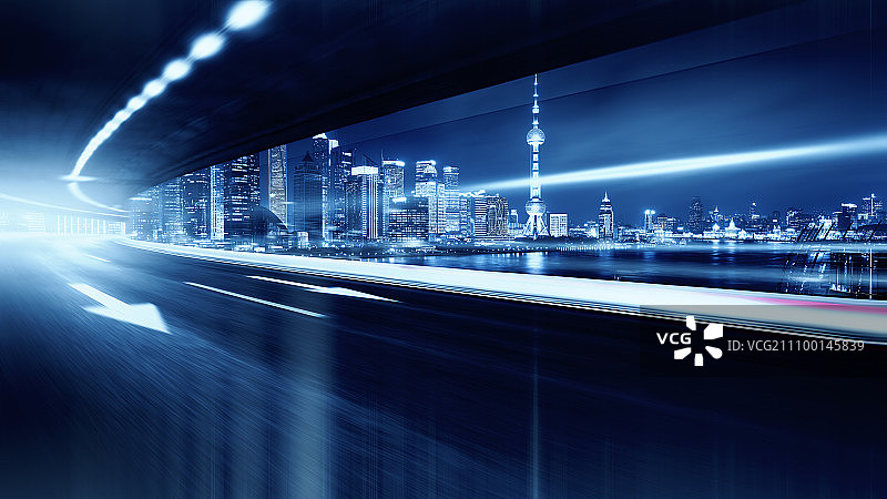 道路速度特效光效果和上海陆家嘴繁华夜景图片素材