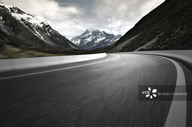 库克山山谷中的公路图片素材