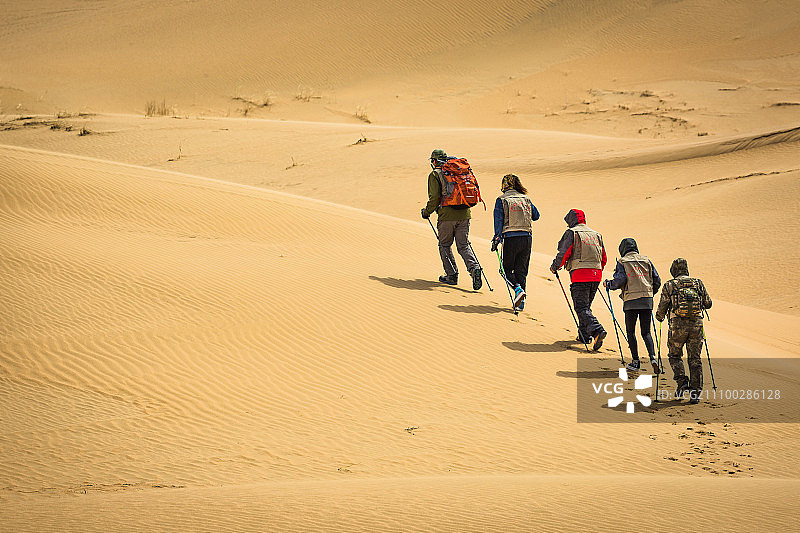 沙漠徒步穿越-11图片素材