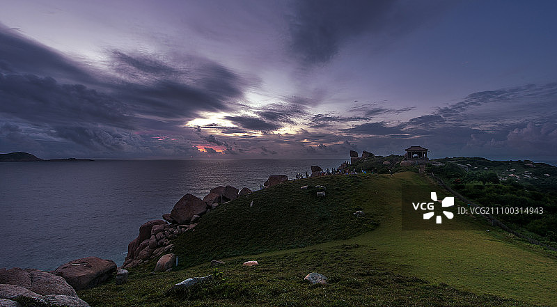 南麂岛大草坪日出图片素材