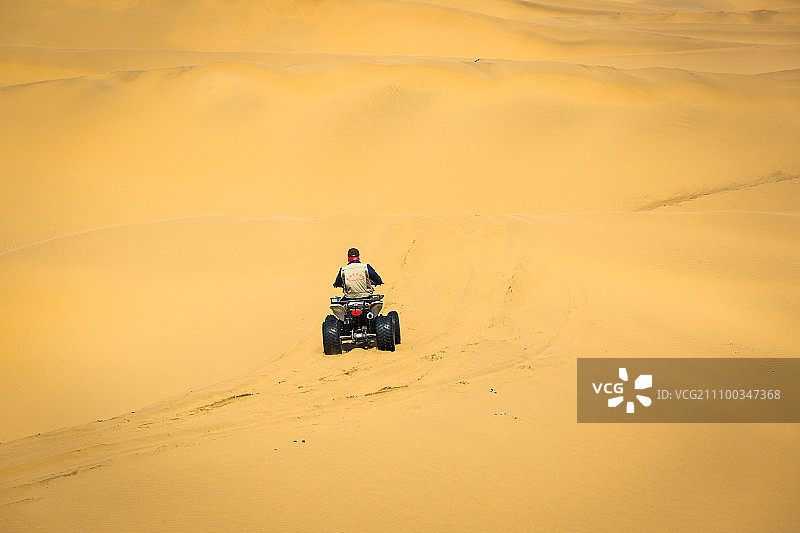 沙漠徒步穿越-14图片素材