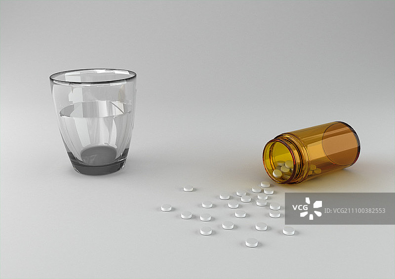 从药瓶和一杯水中洒落的药丸图片素材
