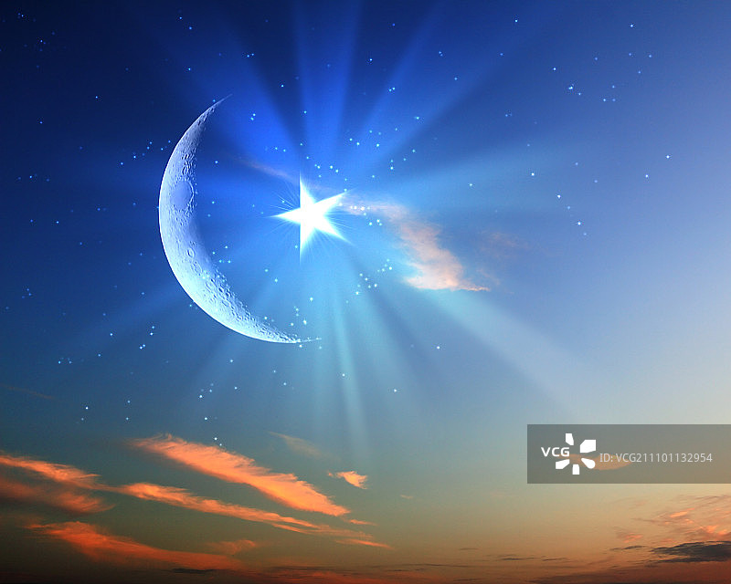 伊斯兰宗教的象征，背景是明亮多云的天空图片素材