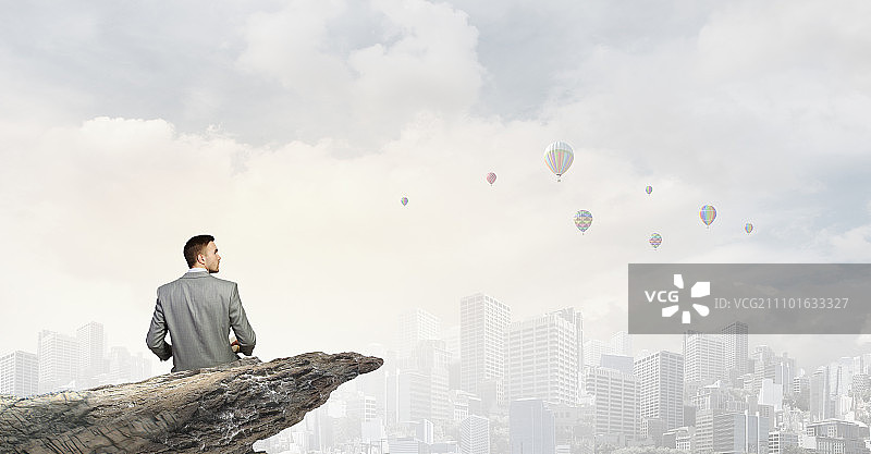 商人阅读旧书图片素材