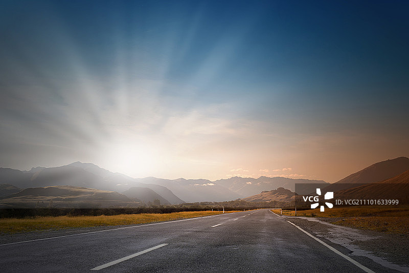 公路日出与如画风景图片素材