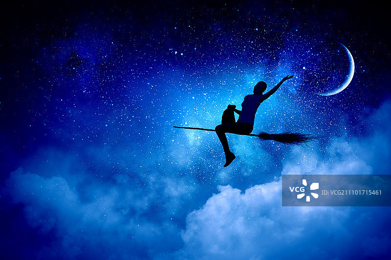 身穿休闲装的年轻女孩骑着扫帚在空中飞行图片素材