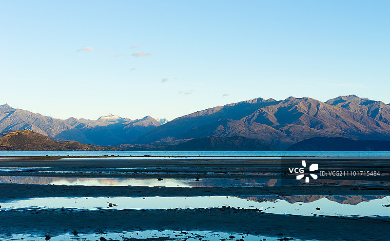 风景如画的风景。新西兰的阿尔卑斯山和湖泊的自然景观图片素材