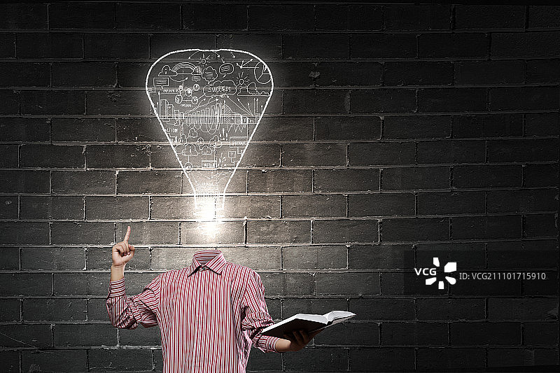 尤里卡，无法辨认的商人，头部被灯泡代替图片素材