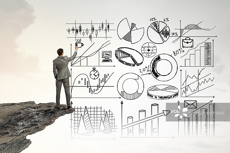 登上顶峰的绝佳计划，岩石顶部的商人绘制商业草图图片素材
