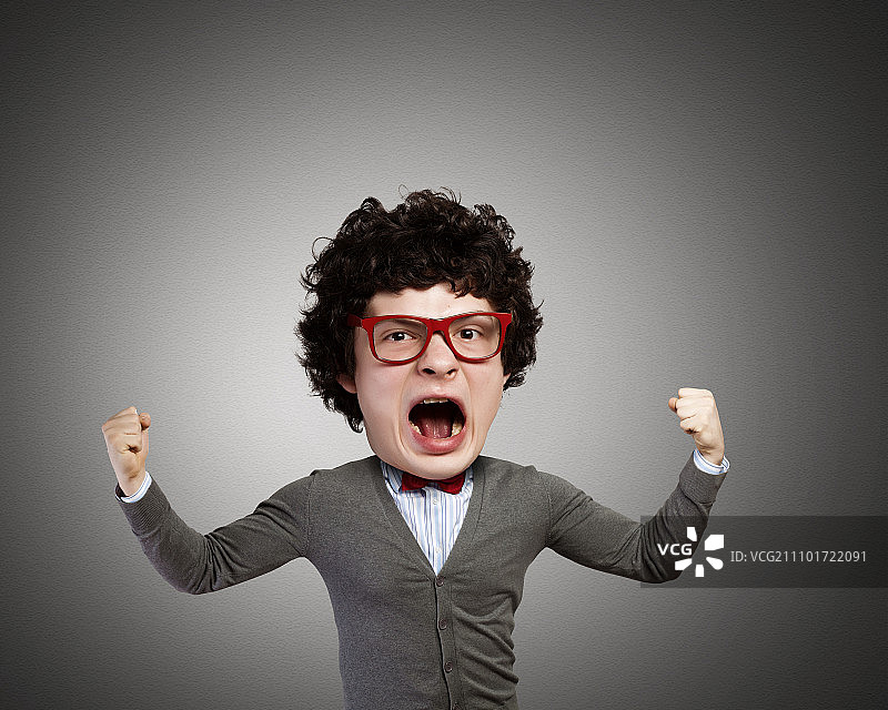 大头男人。滑稽的年轻人情绪激动地尖叫图片素材