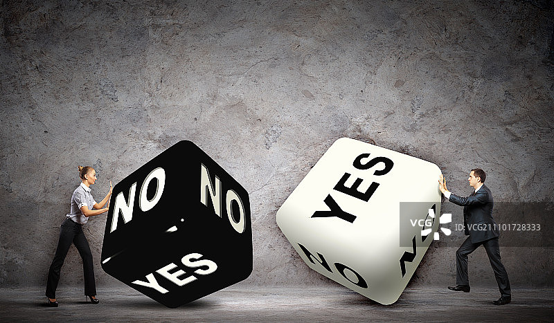 男人女人拉动骰子互动概念图图片素材