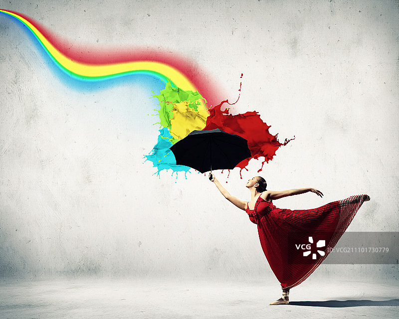 穿着丝绸裙和拿着雨伞的芭蕾舞演员图片素材