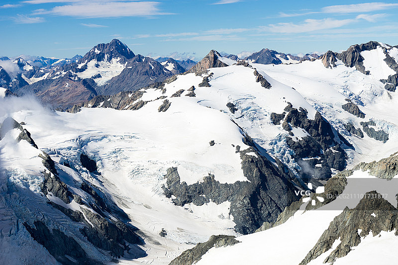 雪山山顶与雪山、蓝天景观图片素材