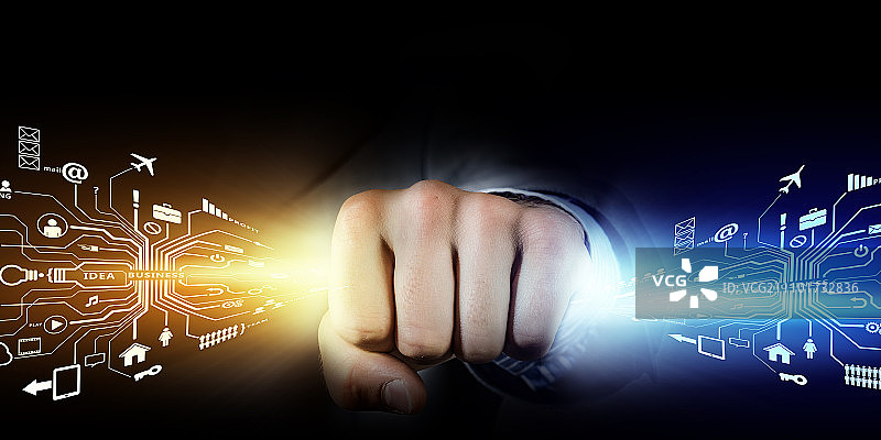 男人抓住光束，商人紧握拳头图片素材