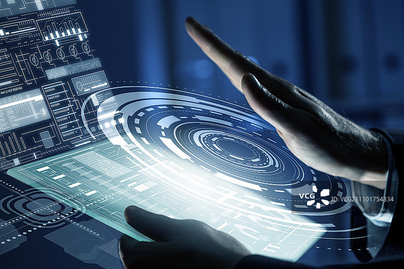 使用现代技术：人手操作虚拟面板特写图片素材