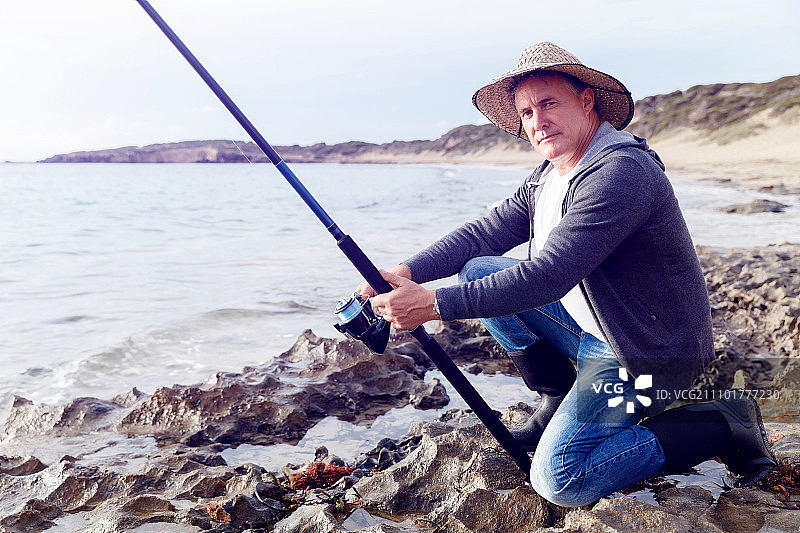 渔夫钓鱼图片素材