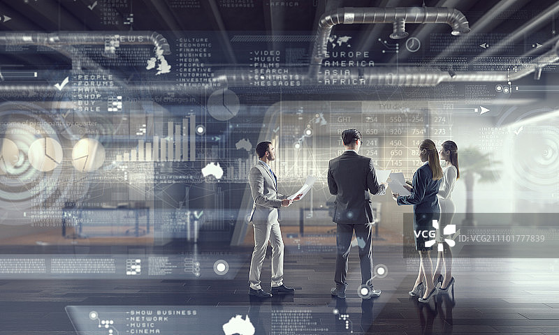 办公室里的商务人士，在现代化办公室内部合作办公图片素材