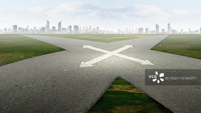 选择正确的道路，十字路口选择的概念图片素材