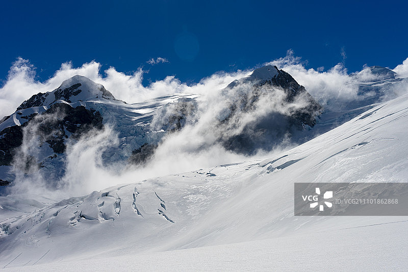 雪山，雪山景观与湛蓝天空图片素材