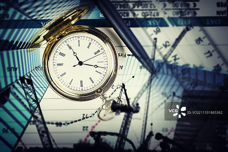 怀表和数字背景上的商业概念静物图片素材