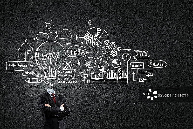 商业策略：水泥背景上，一位头部被商业草图代替的商人图片素材