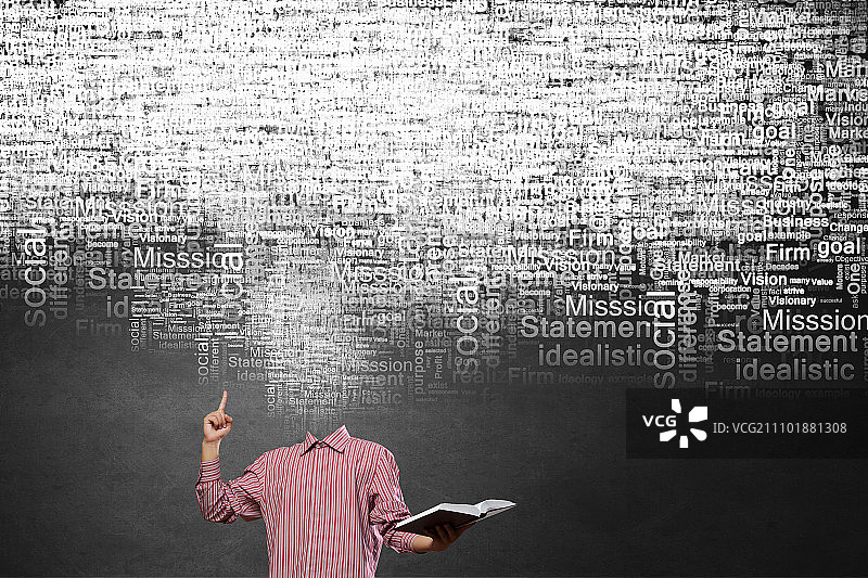 尤里卡，手持打开的书本的商务人士（不可辨认）图片素材