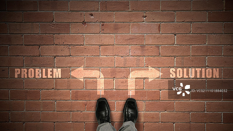 商人选择道路的双腿俯视图，找到你自己的路图片素材