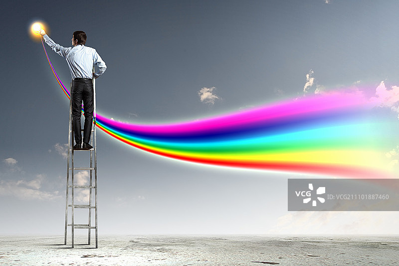 男人手指泼洒颜料作画图片素材